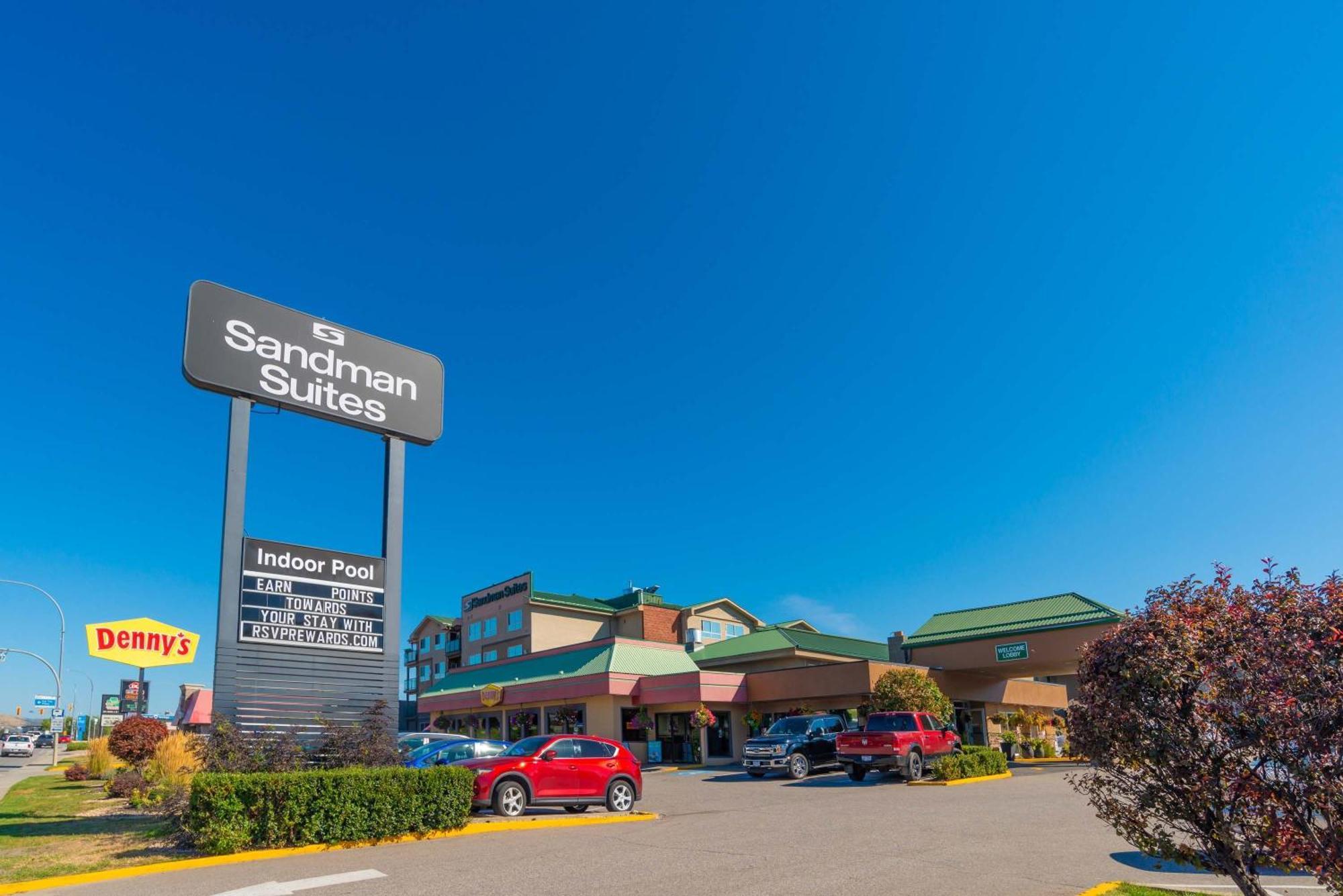 Sandman Hotel Vernon Bagian luar foto