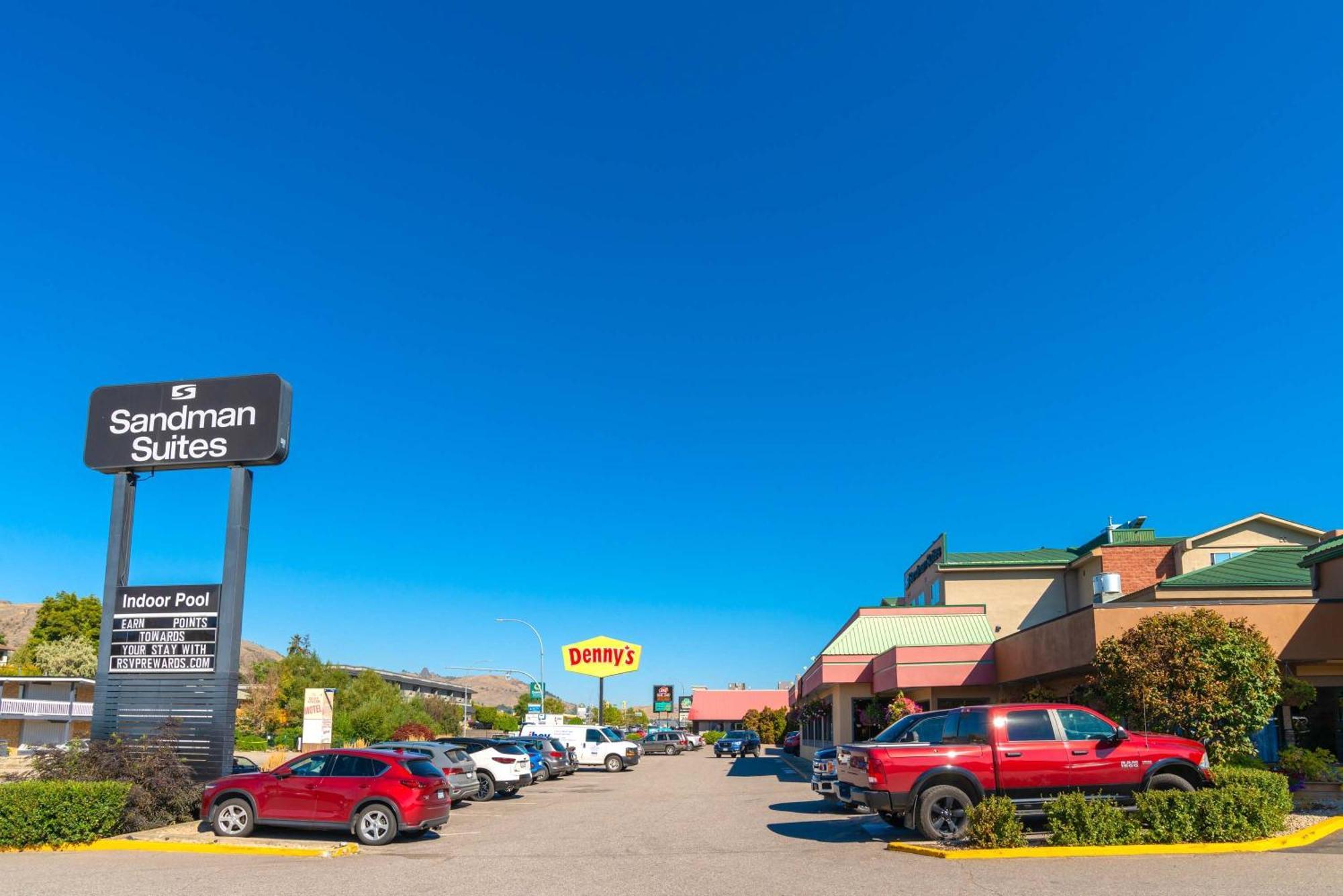 Sandman Hotel Vernon Bagian luar foto