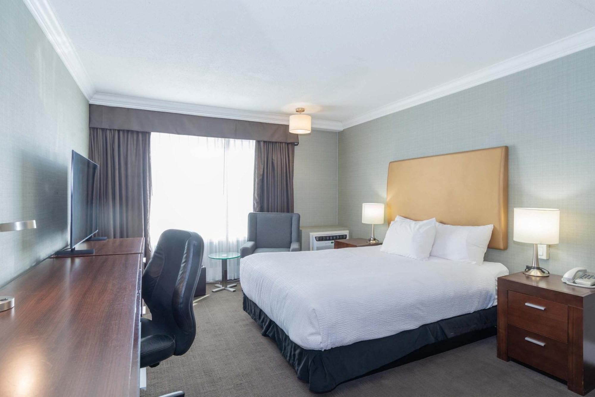 Sandman Hotel Vernon Bagian luar foto