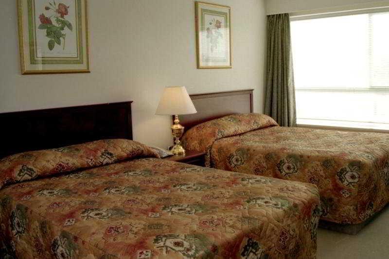 Sandman Hotel Vernon Bagian luar foto