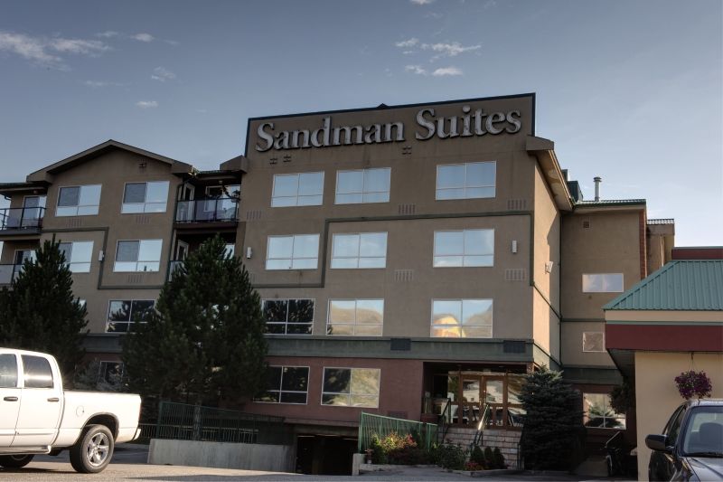 Sandman Hotel Vernon Bagian luar foto