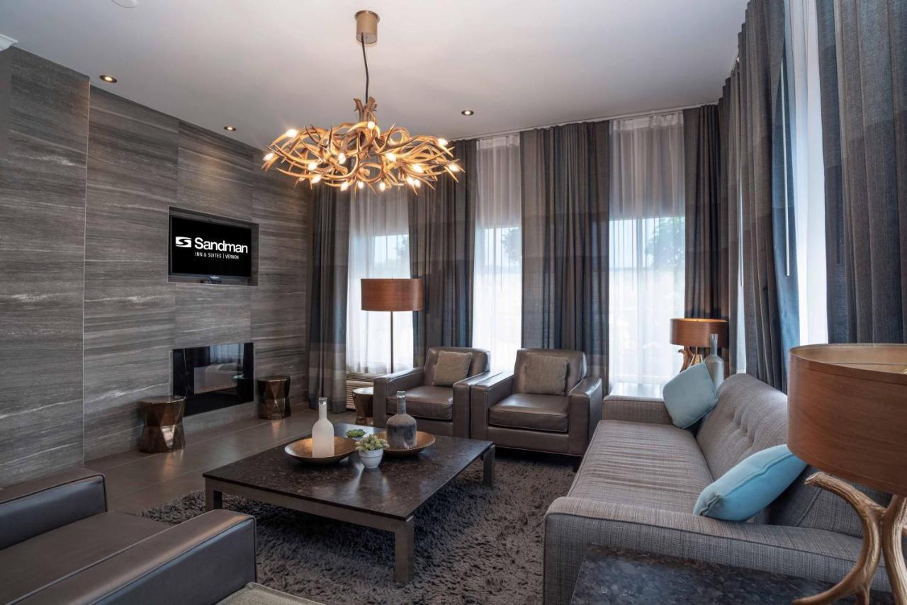 Sandman Hotel Vernon Bagian luar foto